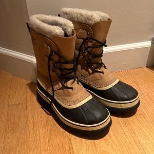 Sorel Caribou women’s winter boots - only worn once!